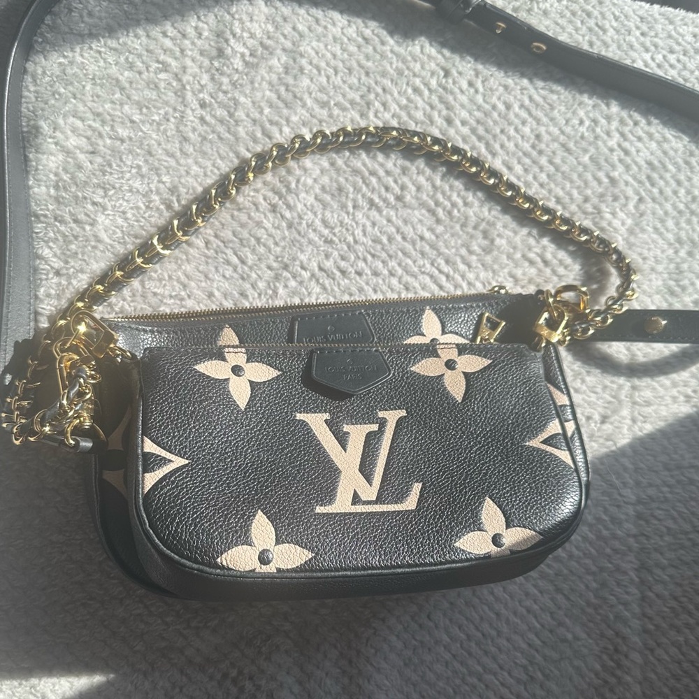 Louis Vuitton Multi Pochette Accessoires black and Cream excellent condition.